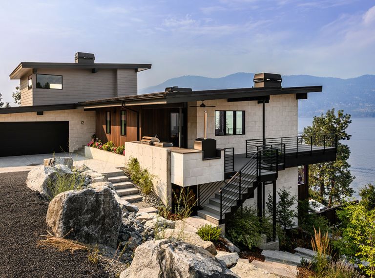 The crow’s nest library offers expansive views of Lake Chelan, with windows and doors throughout sourced from North Cascades Builders Supply. Exterior materials also include cedar and Hardie siding The crow’s nest library offers expansive views of Lake Chelan, with windows and doors throughout sourced from North Cascades Builders Supply. Exterior materials also include cedar and Hardie siding